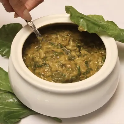 A traditional favorite with a healthy twist. Our Palak Khichdi is a comforting one-pot meal made with rice, lentils, and spinach, perfect for a light and nutritious dinner.