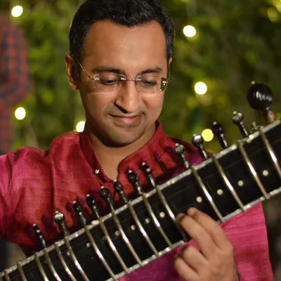 A close-up from an evening concert, with beautiful bokeh lighting in the background.