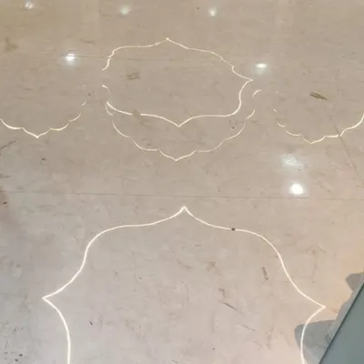 For the jewellery experience centre, we designed this custom floor inlay in the marble. The illuminated, scalloped patterns are inspired by traditional Indian architectural motifs and guide visitors through the space while adding a layer of subtle luxury underfoot.