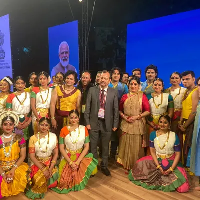 With the full cast of our thematic dance production for the 17th Pravasi Bharatiya Divas. It was an honor to bring together so many talented artists for this national event.
