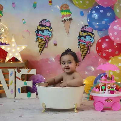After the ice cream cake smash comes the bubbly bath! This is such a fun way to end a first birthday session, with bubbles floating around our cute clawfoot tub.