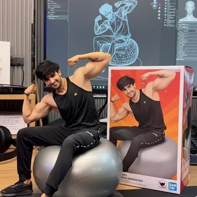 Box me pack karke Amazon pe dal du kya? Having some fun with this figurine edition of myself.