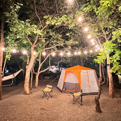 Our campsite at night, with cozy tents illuminated by charming string lights. We create a magical and comfortable atmosphere for teams choosing to stay overnight.