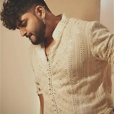 A close-up of the signature Ivory Sheesha Kurta from SoMan Menswear. I styled this look for ad director Viraj Joshi, focusing on its handcrafted elegance and modern ethnic appeal.