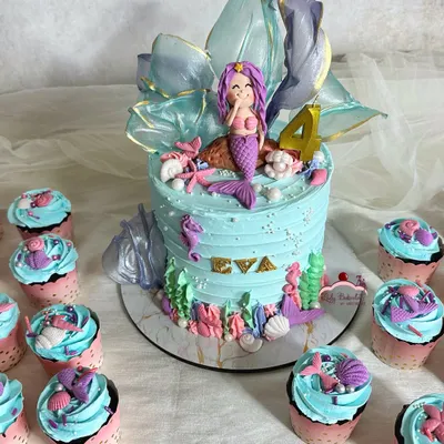 A pretty mermaid theme cake for a fintastic birthday, complete with a set of matching cupcakes.
