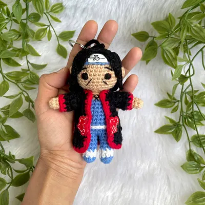 A mini Itachi Uchiha from Naruto, made as a keychain. It's perfect for anime fans to show off their favorite character on their bag or keys.
