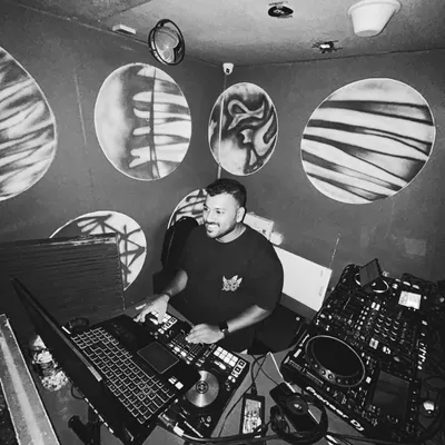 A shot from my residency at 145 Cafe and Bar in Andheri. I love the vibe of this place and the crowd is always ready to party.