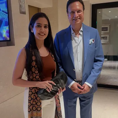 Standing beside the sheer inspiration, Rajat Sharma ji. I felt so grateful for this incredible interaction and the opportunity to meet him.