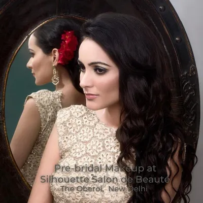 My pre-bridal makeup services are designed to perfect your look for all the ceremonies leading up to the wedding. This look features a soft, glamorous smokey eye and flawless skin, ideal for a sangeet or cocktail evening, ensuring you are picture-perfect from every angle.