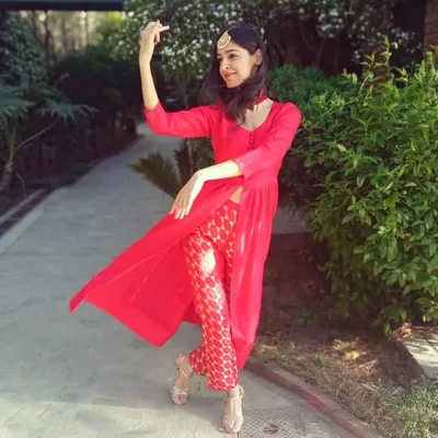 Capturing the feeling of movement and grace in a classic Bharatanatyam pose. Dance is my stressbuster, and this is the energy and passion I aim to instill in all my students.