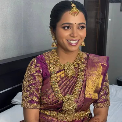 My beautiful Dindugal bride Anitha, looking radiant and happy for her muhurtham. She is wearing a complete antique temple jewellery set that I helped her select to match her purple and gold silk saree.