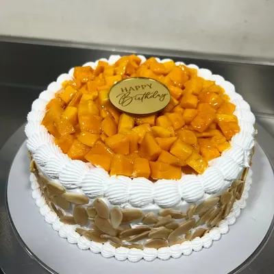 Alphonso Mango Almond Gateau! Mango season is here and I'm kicking it off with this beauty. It's a light and nutty cake topped with a generous amount of fresh, sweet Alphonso mangoes.