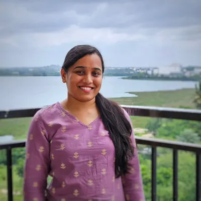From a corporate career to crafting dreams with love. I started Hues of Memories in 2016 after a life-changing accident, and today I am a proud mompreneur who has taught over 500 people and fulfilled thousands of orders.