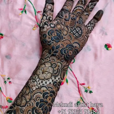 A full-coverage bridal henna design where every inch of the arm is a canvas. This piece blends dense floral patterns with intricate fillers, ensuring a breathtaking look from every angle.