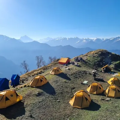 This is what it feels like to be on top of the world. Our campsite on the Kedarkantha trek offers panoramic views of the Himalayan range, giving you a front-row seat to a spectacular sunrise over snow-capped peaks.