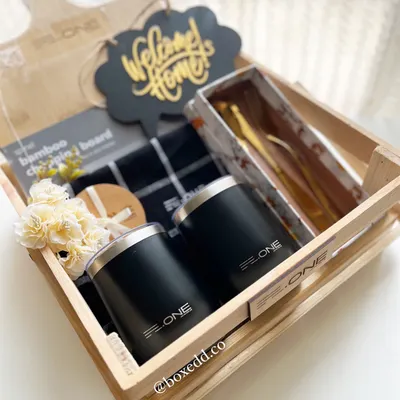 Handing over the keys isn't enough. Our "Welcome Home" gift hamper for real estate developers includes a branded chopping board, engraved tumblers, and gold-plated cutlery to elevate the new resident experience.