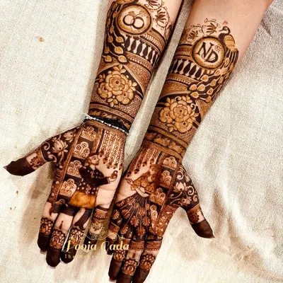 A stunning engagement design telling a story. This piece features figures of a couple, with the groom offering a rose to his bride-to-be, alongside their initials "ND" and engagement rings.