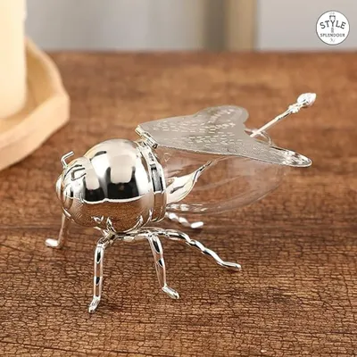 My bee-shaped honey pot in a stunning silver finish. This piece is a celebration of artistry and utility, adding a touch of nature's elegance to your table with its exquisite detail.
