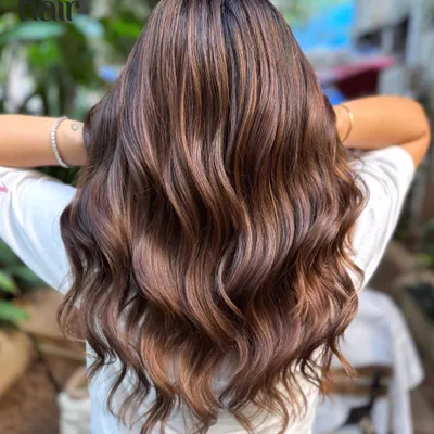 We've got that mocha girl flow going on. This is a perfect example of a non-bleach balayage, with soft, flowing waves showing off the different dimensions of brown.