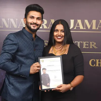 With my mentor, the internationally acclaimed makeup artist Kannan Raajamanickam, after completing his 3-day bridal masterclass. I bring these advanced techniques to my own students.