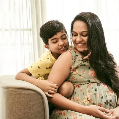 The excitement of a big brother-to-be! Including siblings in maternity shoots is so important, and I love capturing their loving and curious interactions with the baby bump.
