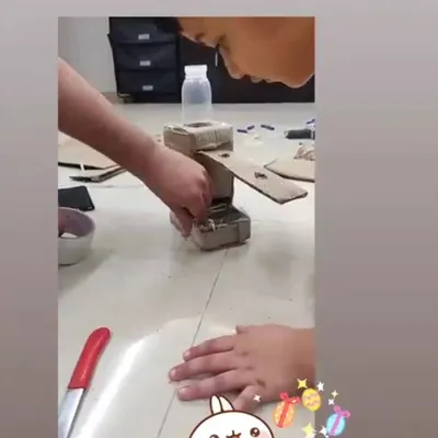 This DIY candy dispenser was a huge hit. Using just cardboard and a small bottle, the children learned to construct a simple machine that really works. It was an engaging, hands-on project that taught them about mechanics in a fun and rewarding way.