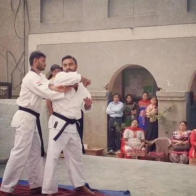 During a self-defence workshop for women, I demonstrate a practical technique to escape a grab. The audience is able to see the move up close and ask questions.