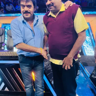 A happy moment with actor Shashikumar sir on the set of a Zee Kannada show. Appearing on television programs helps me reach a wider audience.