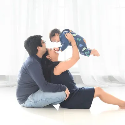 There's nothing like the joy of a parent lifting their child high. These lifestyle family portraits are about capturing genuine interaction and love in a clean, simple setting.