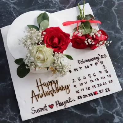 A beautiful anniversary calendar cake, marking the special day with red roses. This is such a creative and personal way to celebrate a milestone.