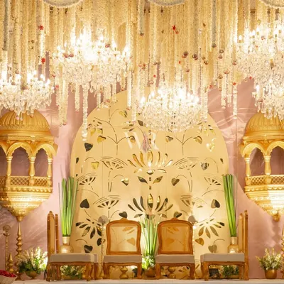 This floral mandap was a vision dipped in mogra and magic. I used a custom-cut golden jaali backdrop and traditional jharokhas, all under a ceiling of cascading mogra and crystal, to echo the grace of royal Indian weddings with a fresh twist.