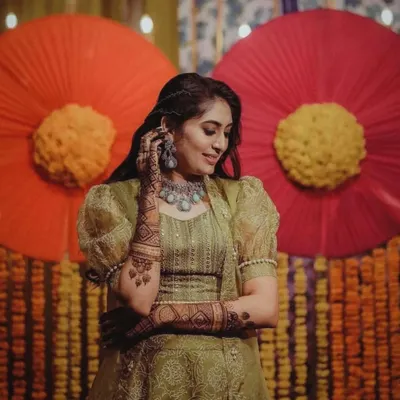 A beautiful client looking stunning at her mehndi function. I created a full bridal-style design for her that complemented her gorgeous outfit and jewelry perfectly.
