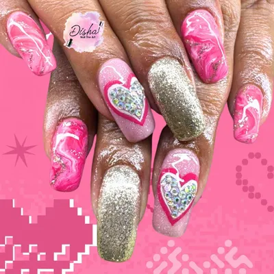 Love at first sight. This bold Valentine's design combines pink marble, full gold glitter, and a sparkling 3D heart charm for the ultimate glam look.