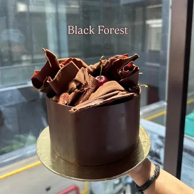 A modern take on the classic Black Forest cake, made during my training at SEP. It features rich chocolate layers, cherries, and beautiful chocolate shavings.