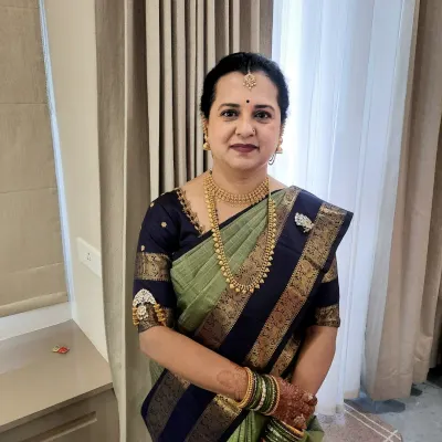A perfect example of elegant makeup for the mother of the groom. I focused on creating a smooth, radiant base, defining the eyes softly, and adding a subtle lip color that complements her beautiful green and navy blue saree.