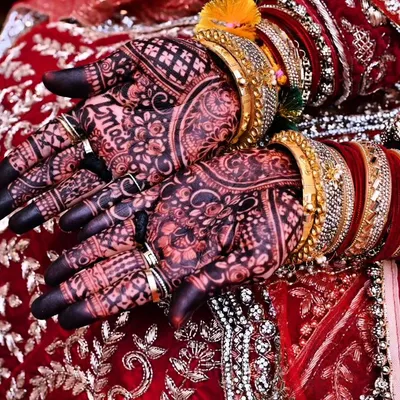 Look at that stain! This is the gorgeous, deep red color you can expect from my organic henna, beautifully complementing the bride's red wedding attire.