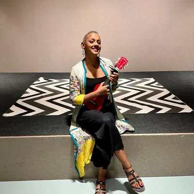Happy World Music Day! I feel so blessed to be able to share my love for music with the littlest people every single day. My red ukulele and I are partners in spreading joy and rhythm.