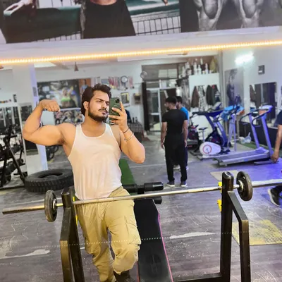 A quick bicep flex after a workout. Muscle fullness and definition like this are maintained by consistently hitting your protein and calorie goals.