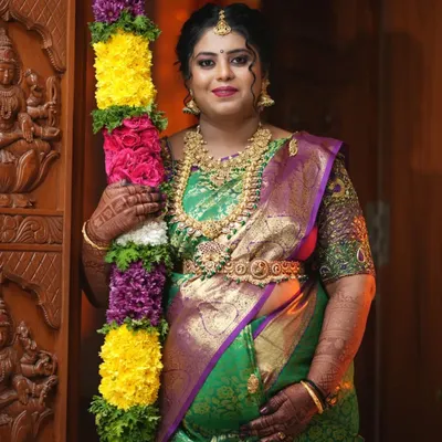 A beautiful mother-to-be at her baby shower, adorned in a full antique jewellery set. I feel so honored to be a part of such joyous celebrations.