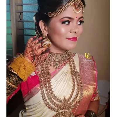 The gorgeous Shruthi, all ready for her muhurtham. Her happiness and glow make my work so rewarding.