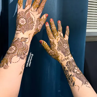 The beautiful result of my floral henna after the paste has been removed. The stain is a lovely reddish-brown, which will continue to darken over the next 48 hours.