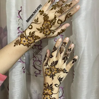 A delicate and modern floral vine design. This style is less dense than bridal mehendi and is perfect for guests, parties, or festivals.