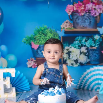 There's nothing cuter than a cake smash! It was a joy to see this little one enjoying his first birthday with one of my blue ombre smash cakes. These moments are just priceless.