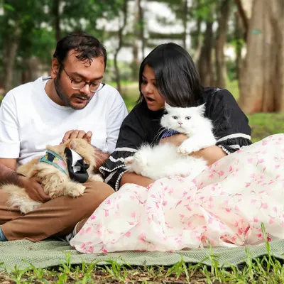 This was such a fun outdoor shoot with two beautiful cats, Rambo and Coffee. It's wonderful to see how well-trained and comfortable they were, allowing us to capture their sweet family dynamic.
