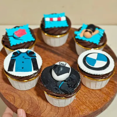 I had so much fun creating these custom cupcakes for a couple who loves biking and swimming. From the tiny fondant swimmer to the BMW logo and biker jacket, every detail is handcrafted to celebrate their unique story.