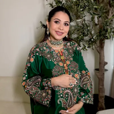 A beautiful portrait of a glowing mom-to-be at her Godh Bharai. I created a soft, radiant makeup look to complement her stunning green embroidered outfit.
