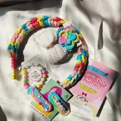 Our personalized gift hampers are perfect for any occasion. This one includes a colorful braided headband, custom name clips, a matching bracelet, and crochet hair ties.