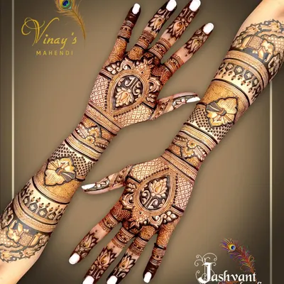 A complete view of a symmetrical back-of-hand design. The pattern flows from the elbow to the fingertips, featuring lotus and paisley motifs for a classic bridal look.
