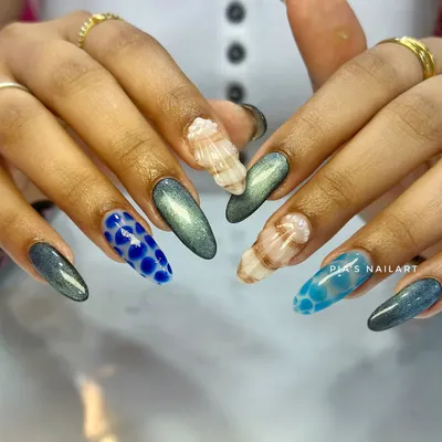 A full look at this textured, ocean-inspired set. You can see the sculpted 3D seashells, the raised water droplet effect, and the shimmering cat eye polish all working together.