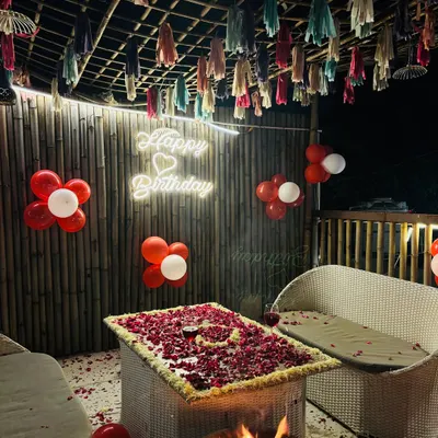 I believe birthdays should be extra special. Here’s a cozy birthday setup I did, complete with a flower-covered table, balloons, and a personal bonfire to keep you warm. Let me know your vision, and I'll bring it to life.